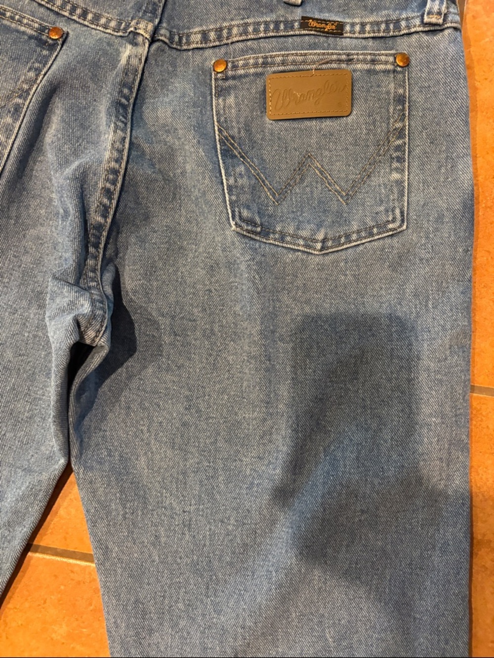 Wrangler Men's Light Blue Straight-Leg Jeans - Picture 15 of 16